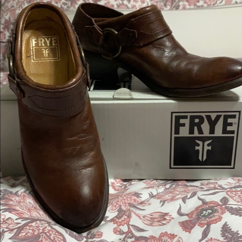Frye Carson Clog 7.5